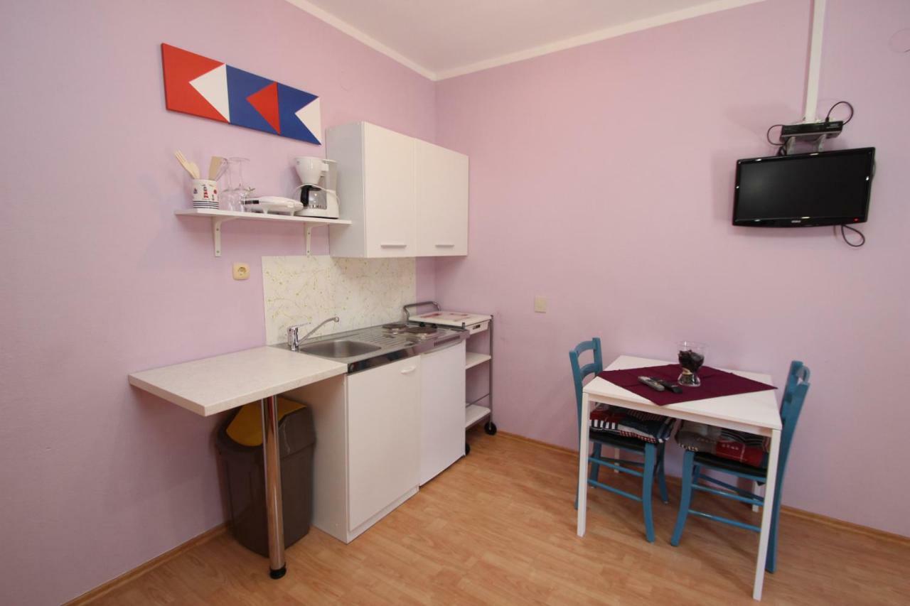 Apartment Sandi เวอร์ซาร์ ภายนอก รูปภาพ