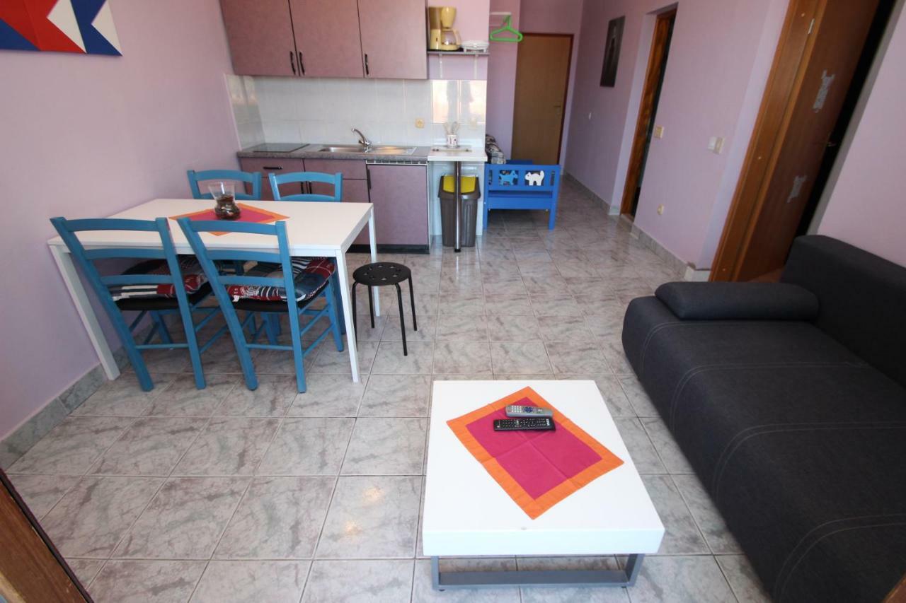 Apartment Sandi เวอร์ซาร์ ภายนอก รูปภาพ