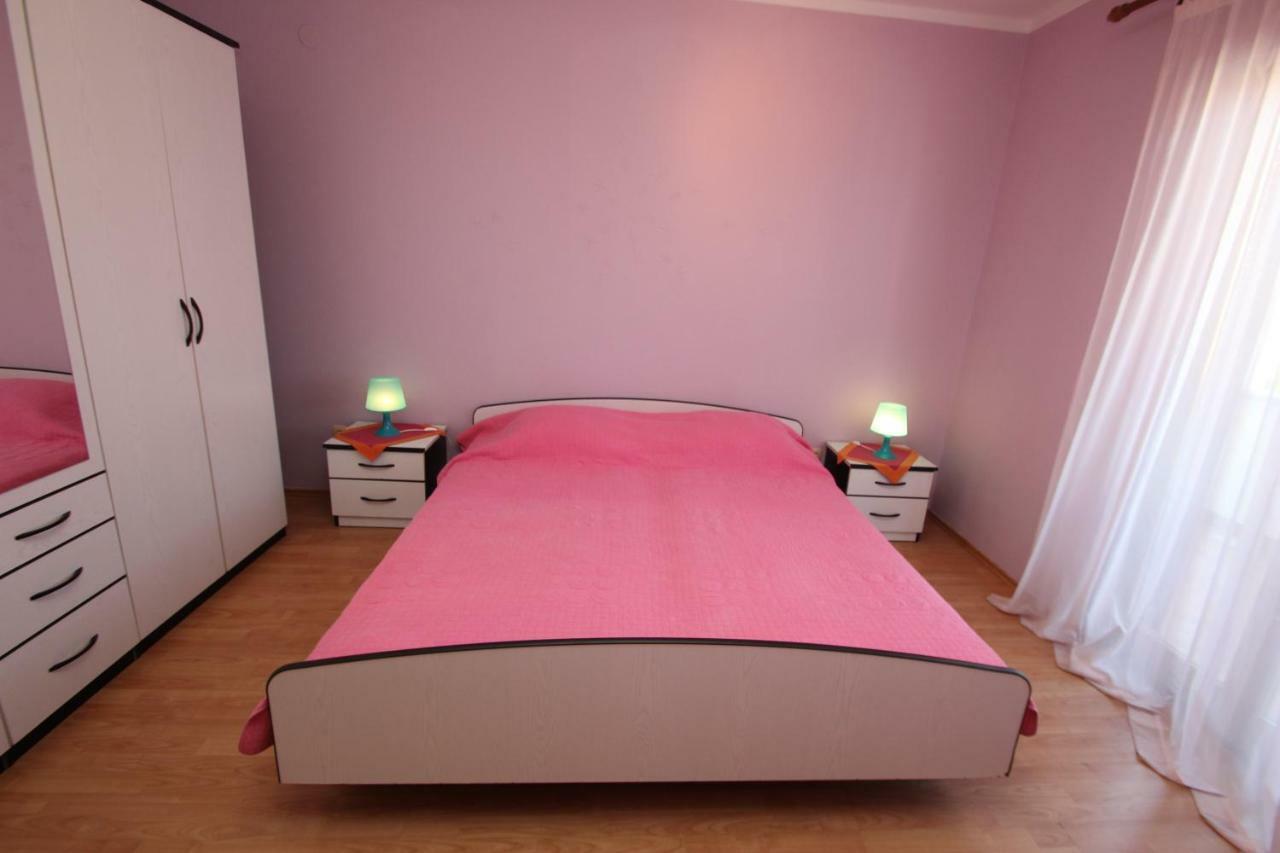 Apartment Sandi เวอร์ซาร์ ภายนอก รูปภาพ