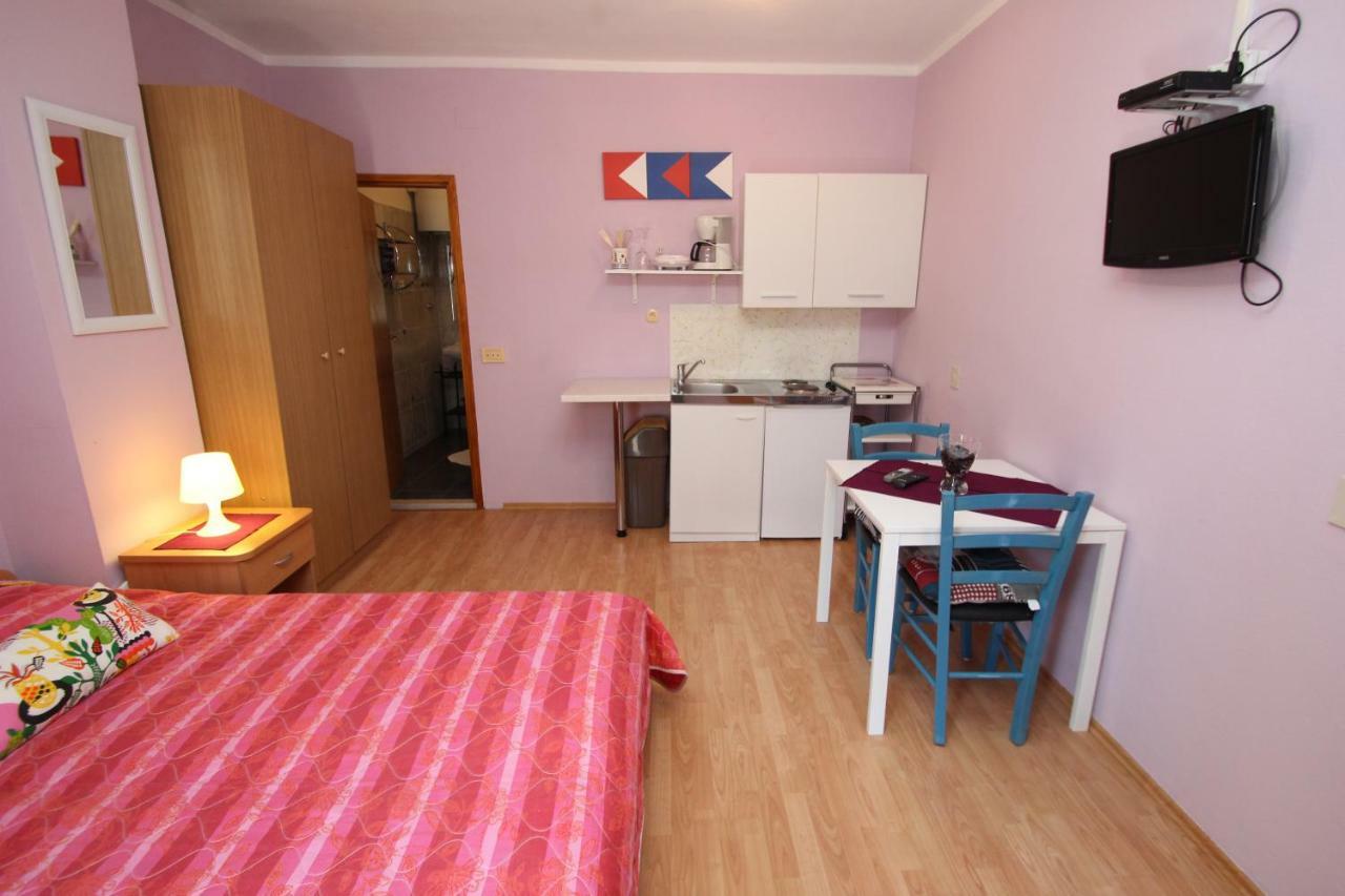 Apartment Sandi เวอร์ซาร์ ภายนอก รูปภาพ