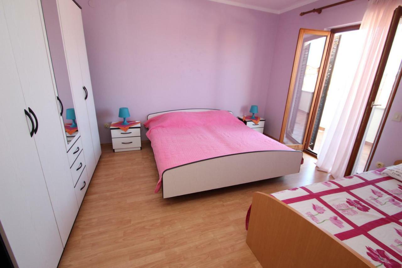 Apartment Sandi เวอร์ซาร์ ภายนอก รูปภาพ