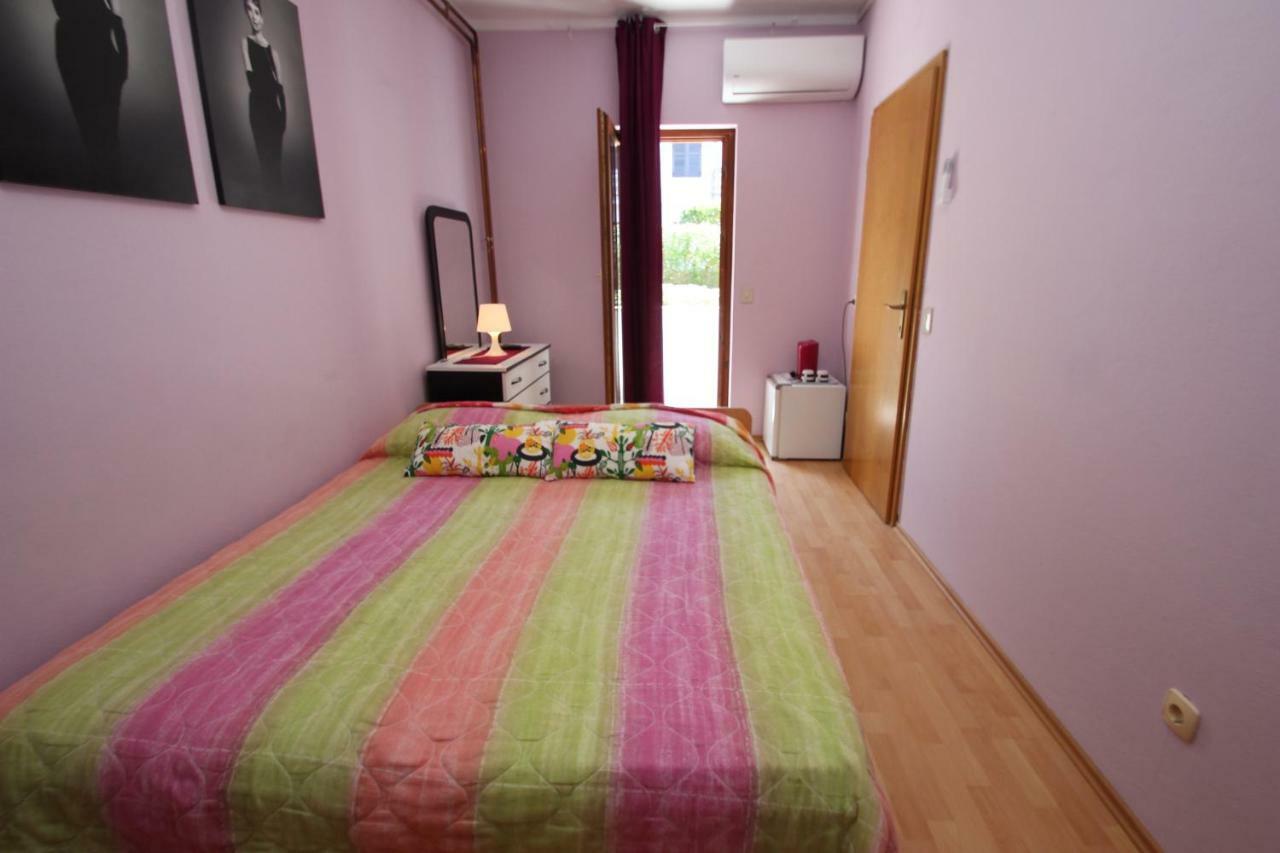 Apartment Sandi เวอร์ซาร์ ภายนอก รูปภาพ