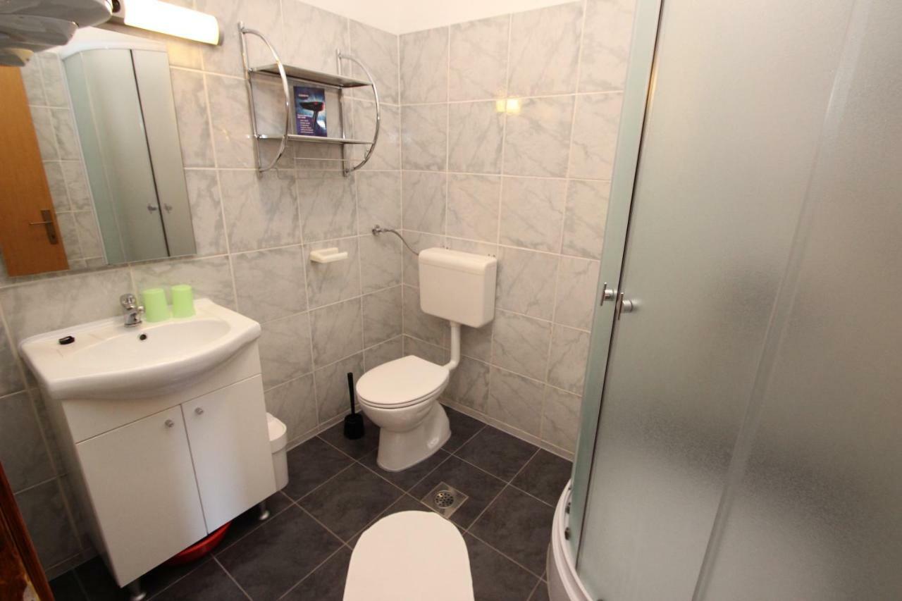 Apartment Sandi เวอร์ซาร์ ภายนอก รูปภาพ