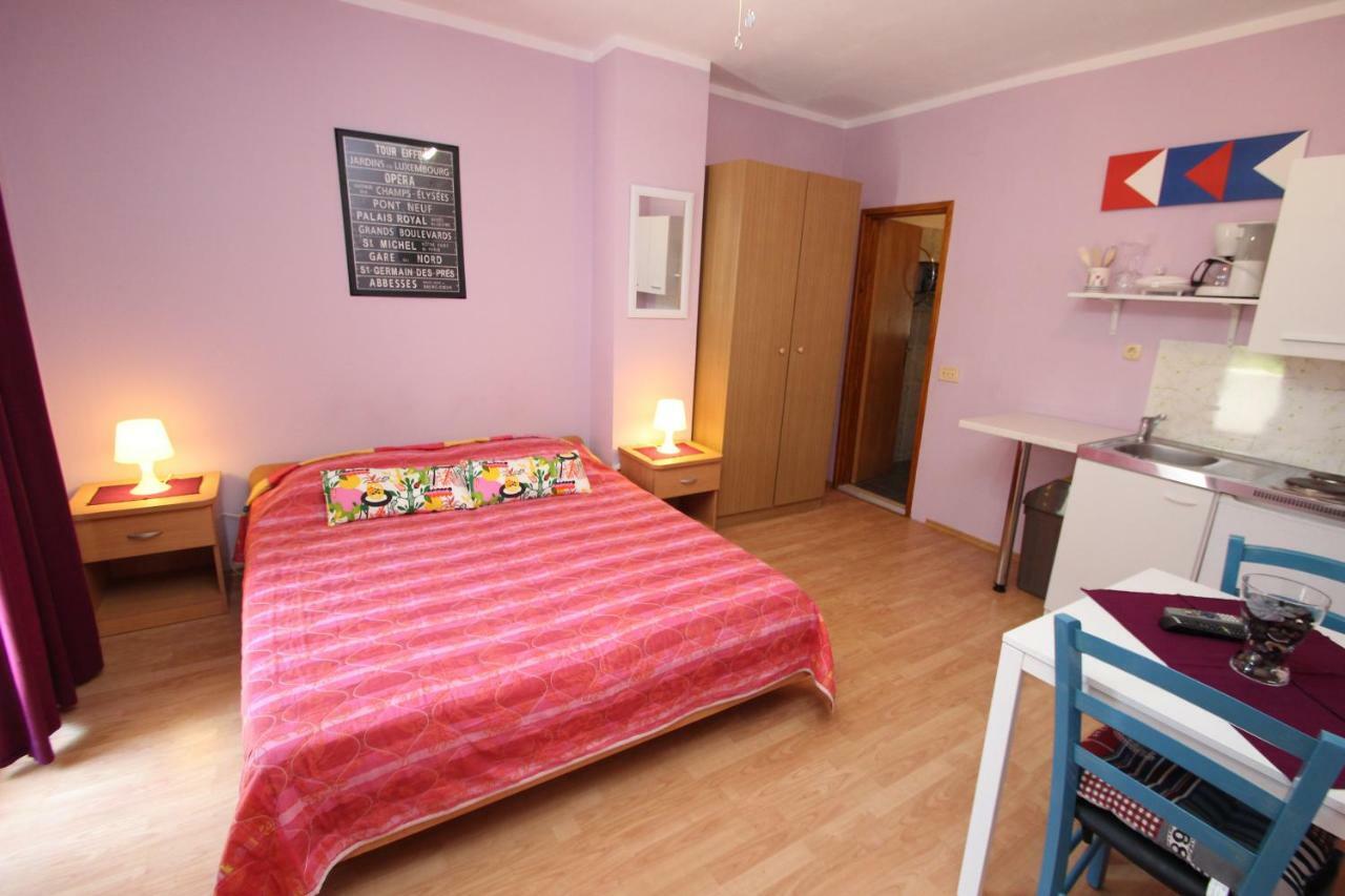 Apartment Sandi เวอร์ซาร์ ภายนอก รูปภาพ